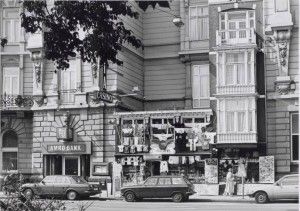 Gevel Victoria hotel, hier heeft Café en sigarenwinkel